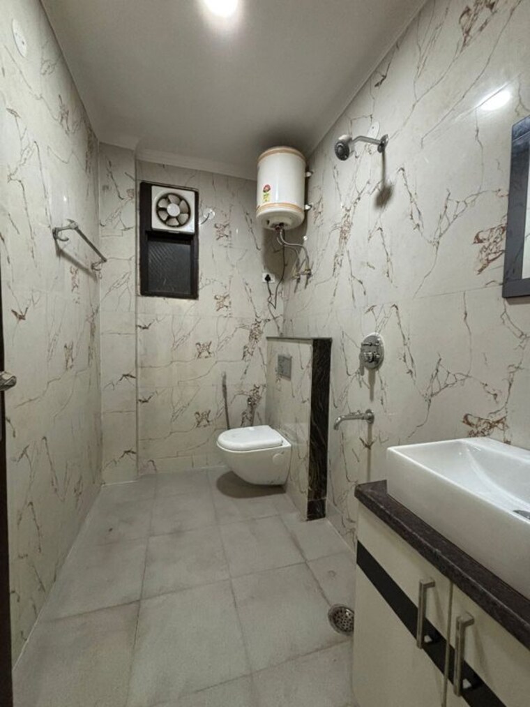 Bathroom, chattarpur 3 Bedroom 1350 Sq.Ft. Builder Floor In Chattarpur Delhi 10611657