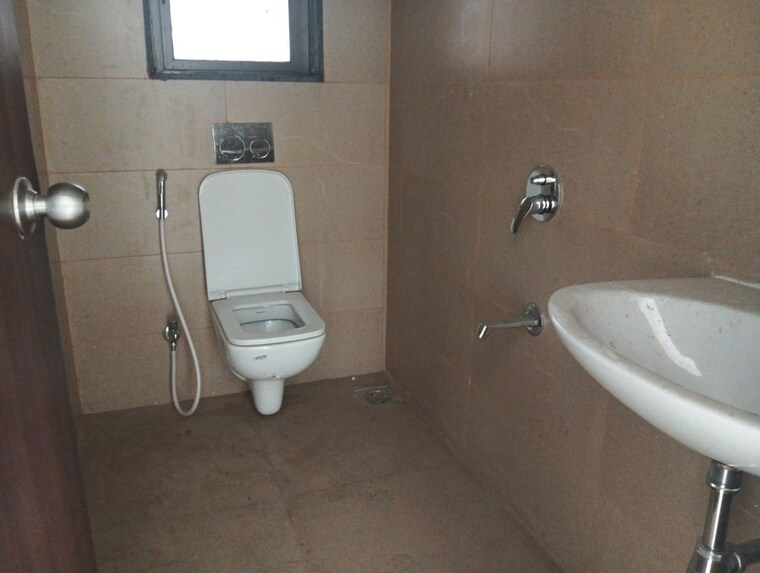 Bathroom, runwal-eirene 2 Bedroom 568 Sq.Ft. Apartment In Balkum Pada Thane 10611670