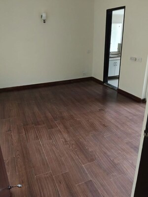 Room in 4 BHK Builder Floor at Eros Rosewood City, Sector 49 – for Rent