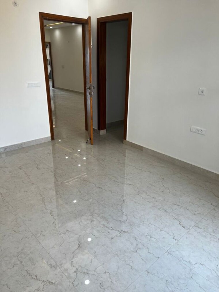 Room, parklands 3 Bedroom 2250 Sq.Ft. Builder Floor In Sector 85 Faridabad 10611666