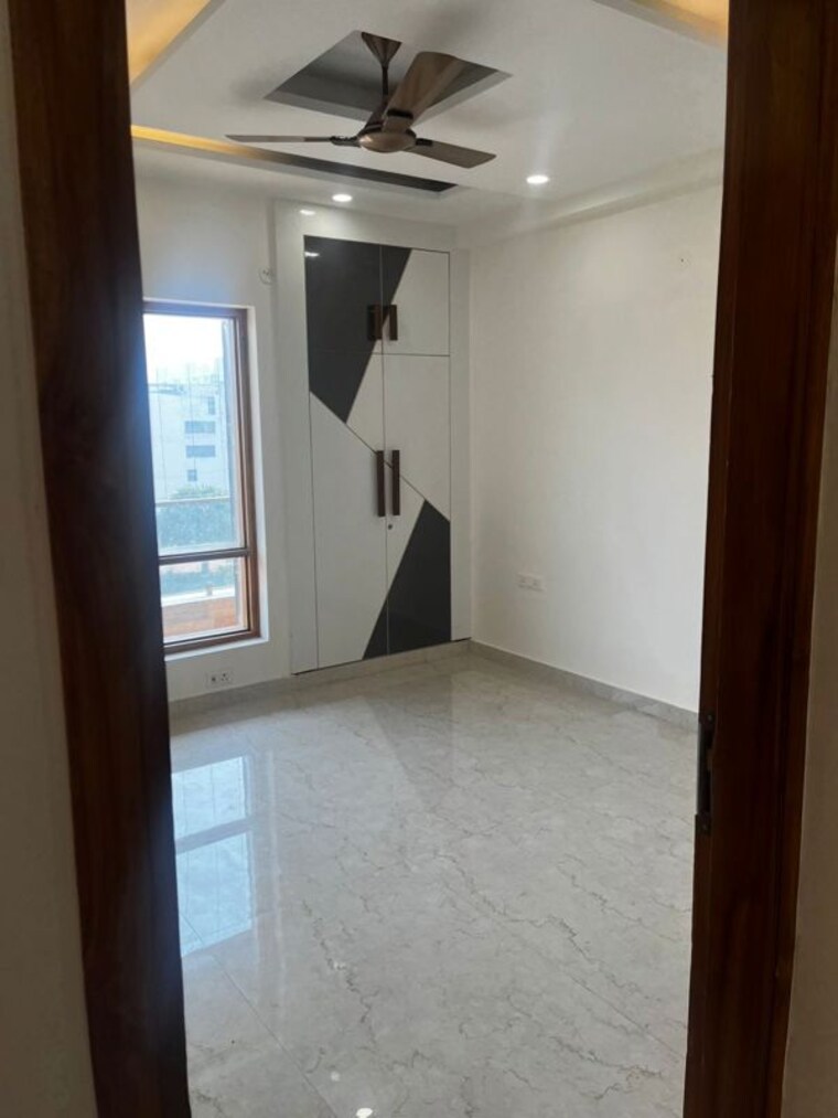 Room, parklands 3 Bedroom 2250 Sq.Ft. Builder Floor In Sector 85 Faridabad 10611666