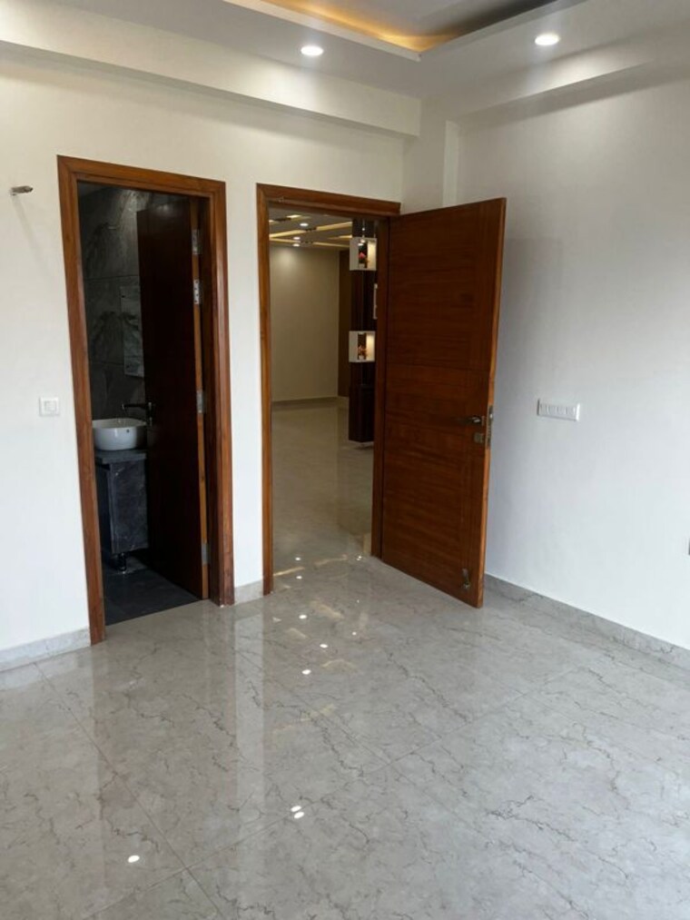 Room, parklands 3 Bedroom 2250 Sq.Ft. Builder Floor In Sector 85 Faridabad 10611666