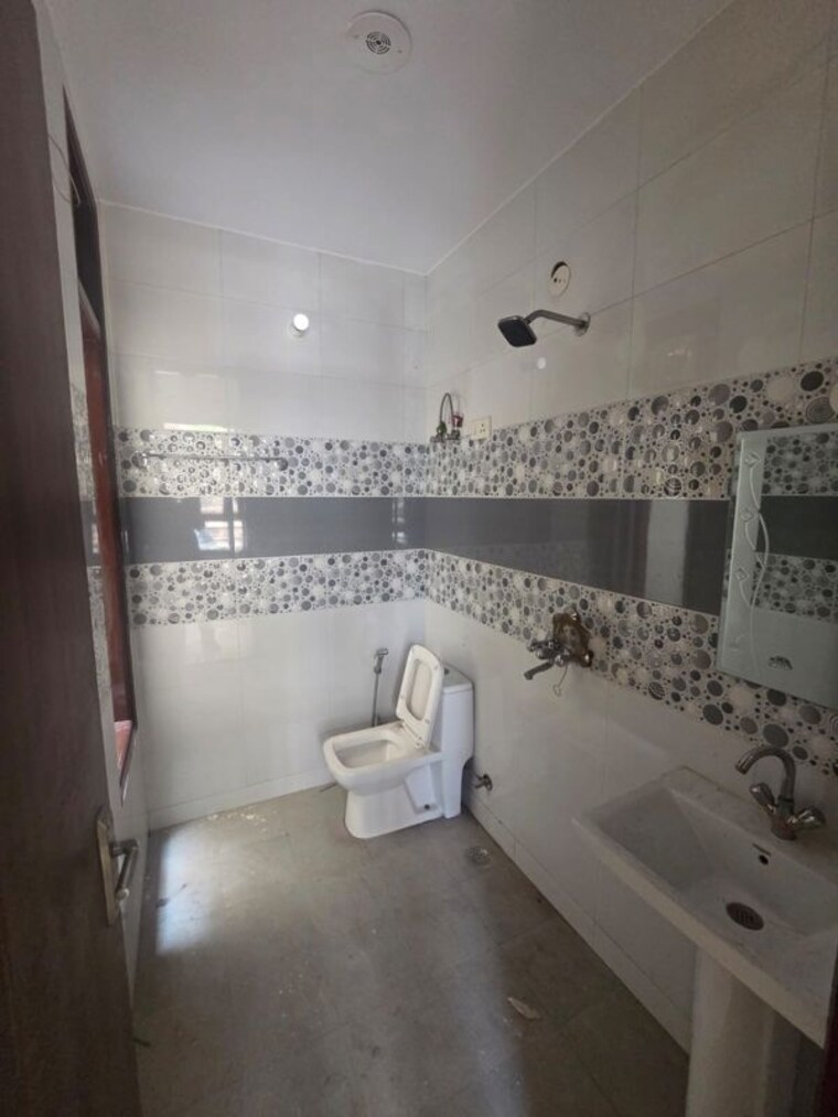 Bathroom, sector 4 3 Bedroom 250 Sq.Yd. Builder Floor In Sector 4 Gurgaon 10611694