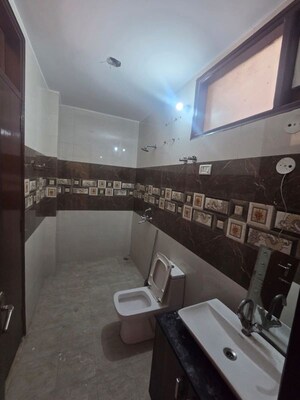 Team Area in 3 BHK Builder Floor at Sector 4 – for Rent