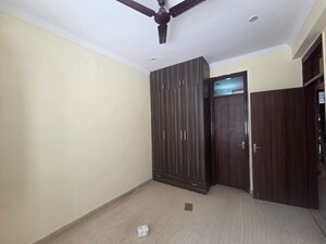 Room in 3 BHK Builder Floor at Sector 4 – for Rent