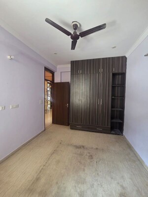 Room in 3 BHK Builder Floor at Sector 4 – for Rent