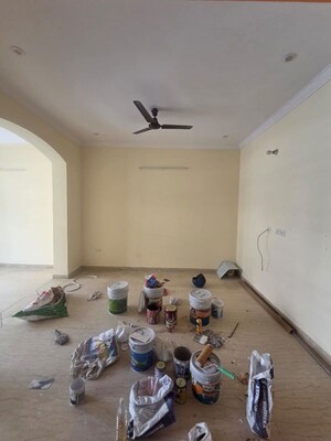 Team Area in 3 BHK Builder Floor at Sector 4 – for Rent