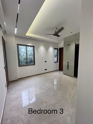 Room in 3.5 BHK Builder Floor at Safdarjung Enclave – for Rent