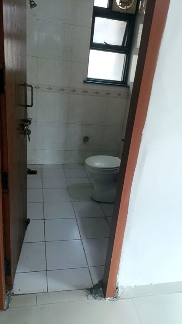 Bathroom, army-sispal-vihar 3 Bedroom 1773 Sq.Ft. Apartment In Sector 49 Gurgaon 10611700