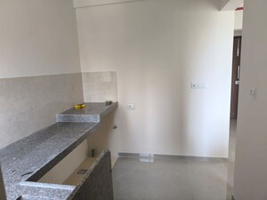 Room in 1 BHK Apartment at Piramal Vaikunth, Balkum Pada – for Rent