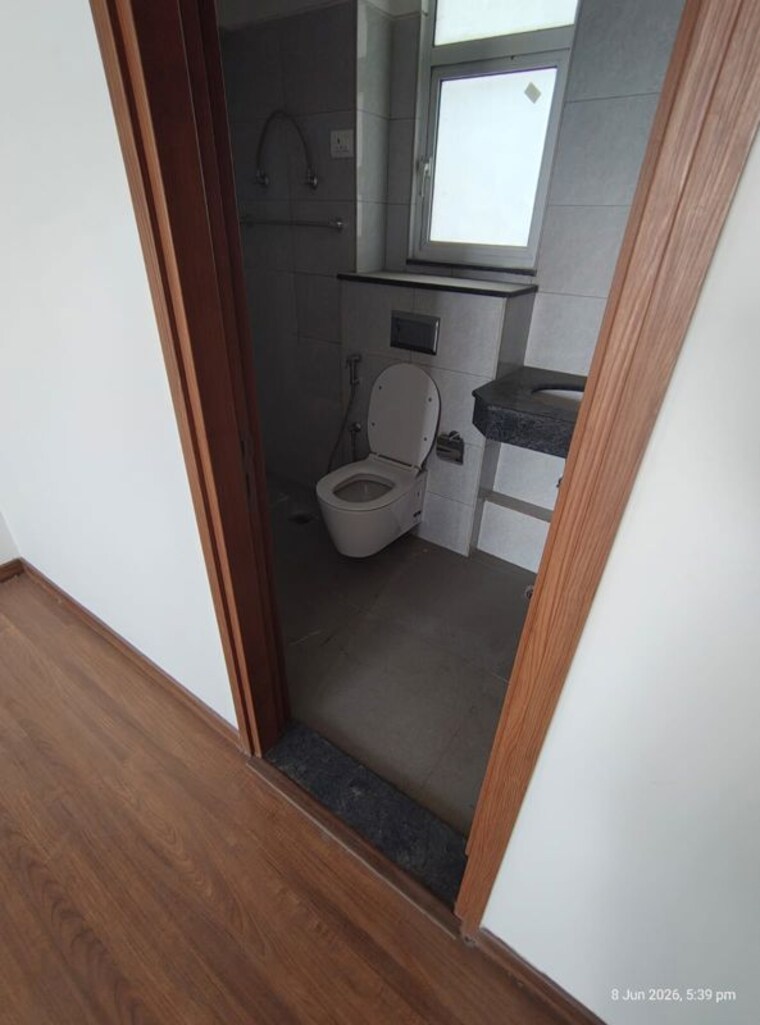Bathroom, amrapali-silicon-city 2 Bedroom 1015 Sq.Ft. Apartment In Sector 76 Noida 10611729