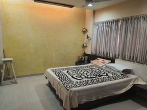 2 BHK Apartment For Rent in Sita Gita Apartments, Bandra West