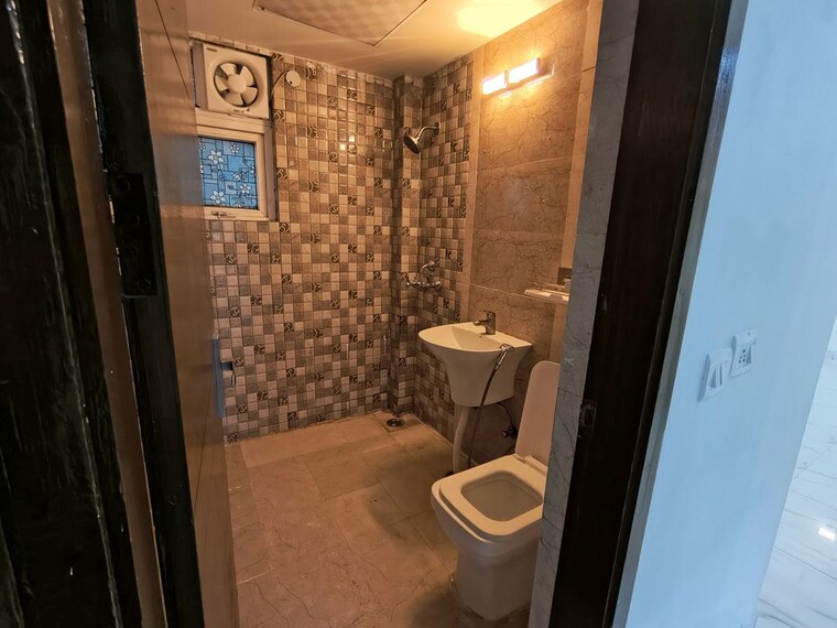 Bathroom, casa-woodstock 2 Bedroom 1086 Sq.Ft. Apartment In Sector 16c Greater Noida Greater Noida 10611746