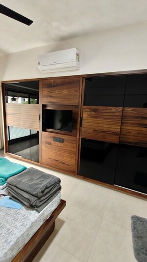 Bedroom in 3 BHK Apartment at Chembur – for Rent