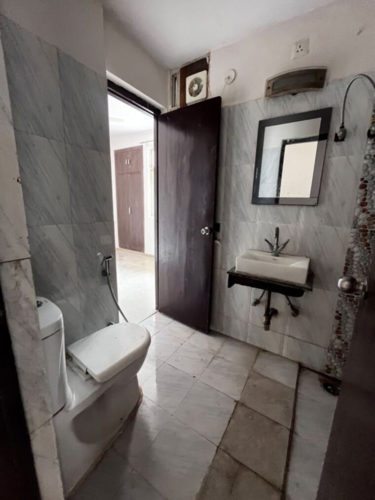 Bathroom, kw-srishti-phase-ii 2.5 Bedroom 1250 Sq.Ft. Apartment In Raj Nagar Extension Ghaziabad 10611770