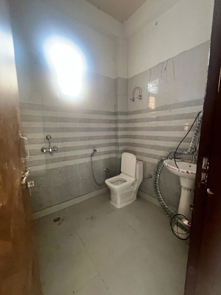 Bathroom, aimnabad 2 Bedroom 1050 Sq.Ft. Builder Floor In Aimnabad Greater Noida 10611776