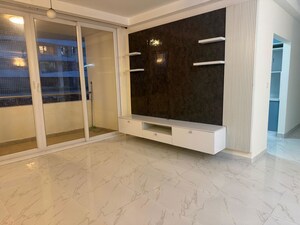 Room in 3 BHK Apartment at Mantri Lithos, Thanisandra – for Rent