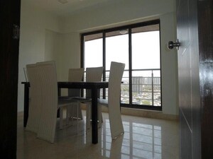 Room in 2 BHK Apartment at KL Vienna, Khar West – for Rent