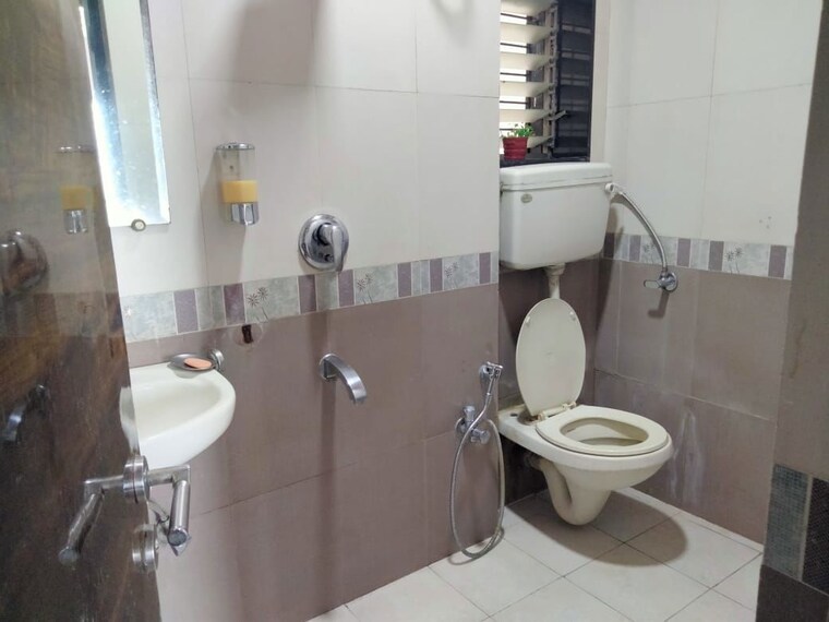 Bathroom, highland-tower 2 Bedroom 700 Sq.Ft. Apartment In Lokhandwala Mumbai 10611798
