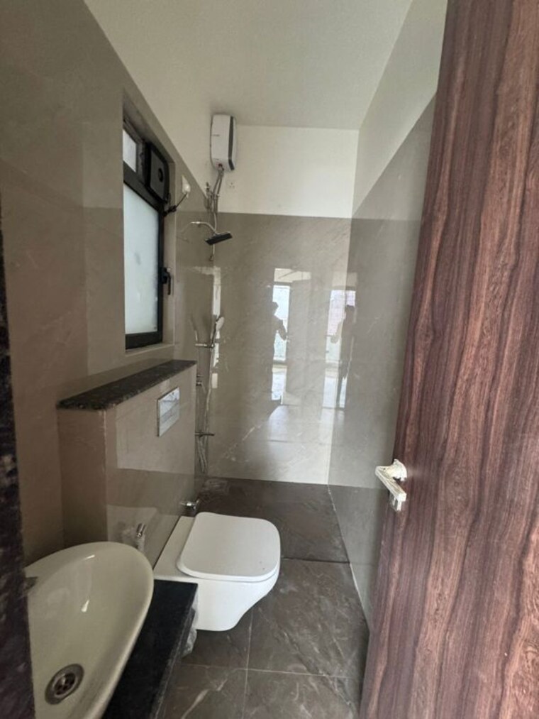 Bathroom, kl-astoria 2 Bedroom 700 Sq.Ft. Apartment In Bandra West Mumbai 10611814