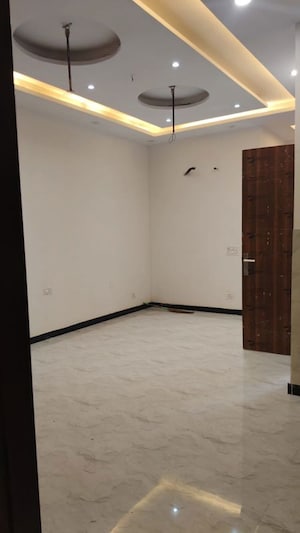 Room in 2 BHK Builder Floor at Roseate Homes, Ghazipur – for Rent