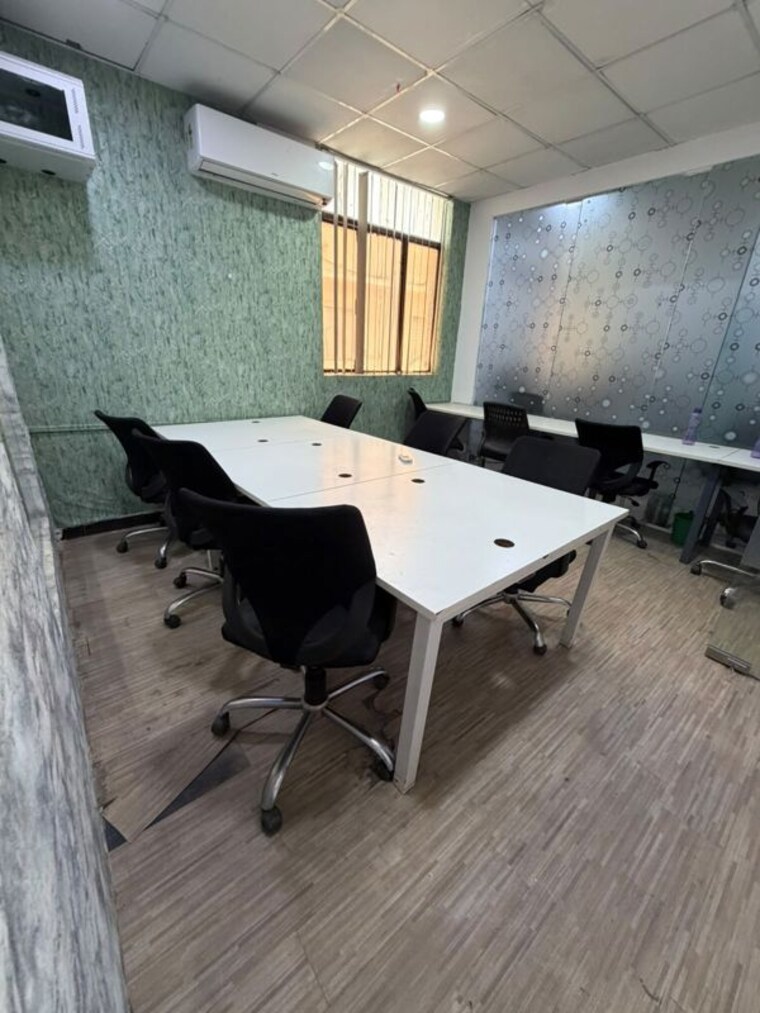 Team Area, sector 63 Commercial Office Space 750 Sq.Ft. In Sector 63 Noida 10611795