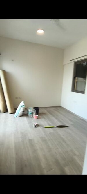 Room in 2 BHK Apartment at Sheth Auris Serenity Tower 2, Malad West – for Rent