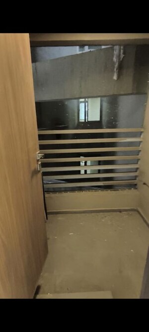 Furnished Amenities in 2 BHK Apartment at Sheth Auris Serenity Tower 2, Malad West – for Rent