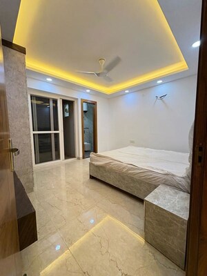 Room in 4 BHK Builder Floor at Sector 52 – for Rent