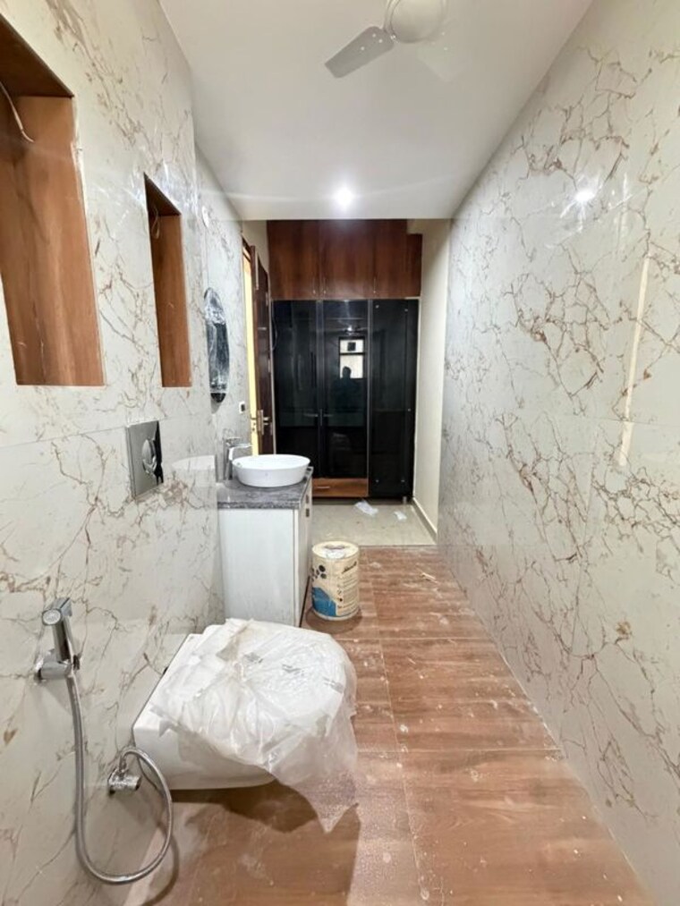 Bathroom, south city 1 4 Bedroom 460 Sq.Yd. Builder Floor In South City 1 Gurgaon 10611841