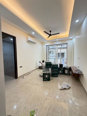 Parking in 4 BHK Builder Floor at South City 1 – for Rent