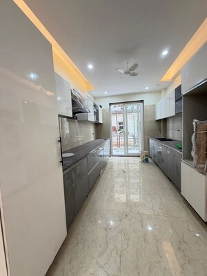 Building Lobby in 4 BHK Builder Floor at South City 1 – for Rent