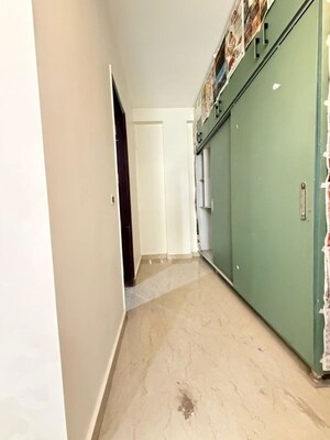 Building Lobby in 4 BHK Builder Floor at South City 1 – for Rent
