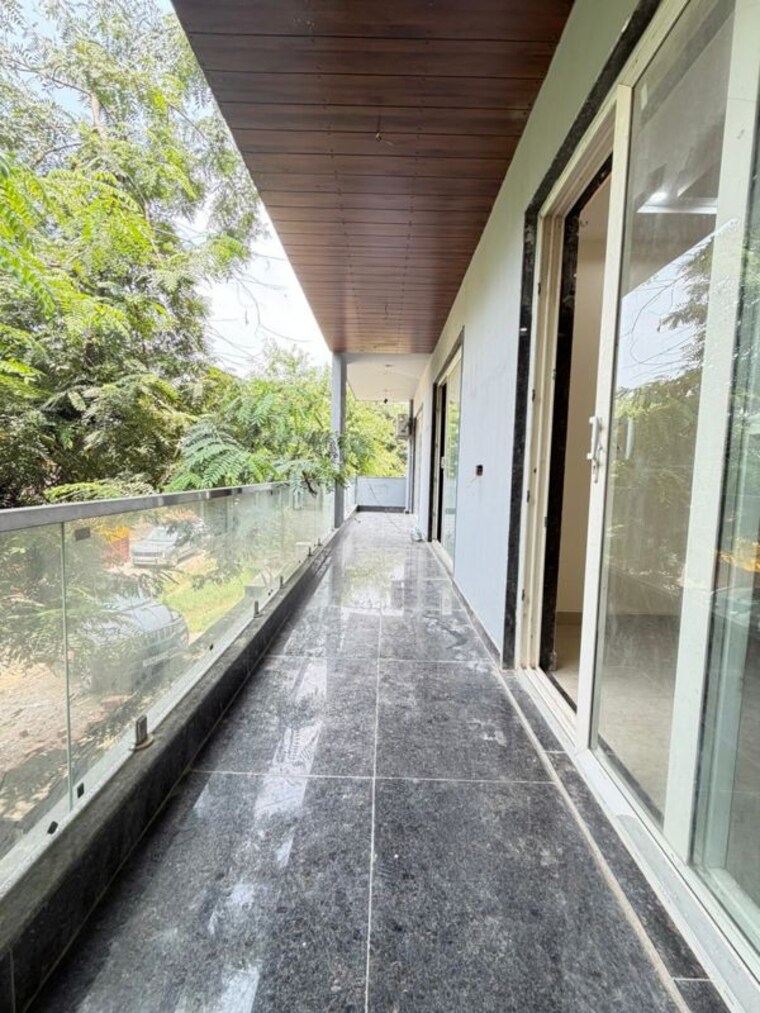 Balcony, south city 1 4 Bedroom 460 Sq.Yd. Builder Floor In South City 1 Gurgaon 10611841