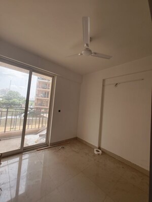 Room in 2.5 BHK Apartment at ROF Amaltas, Sector 92 – for Rent
