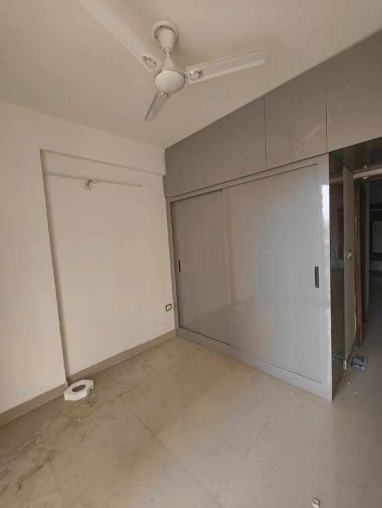 Room, rof-amaltas 2.5 Bedroom 645 Sq.Ft. Apartment In Sector 92 Gurgaon 10611847