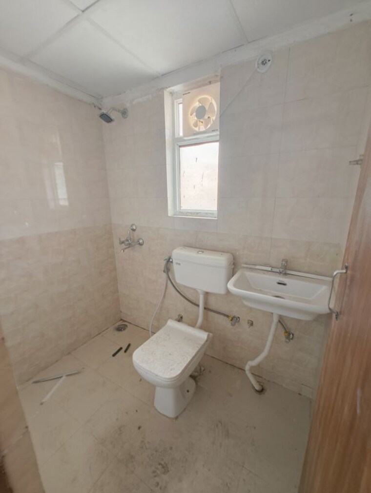Bathroom, rof-amaltas 2.5 Bedroom 645 Sq.Ft. Apartment In Sector 92 Gurgaon 10611847