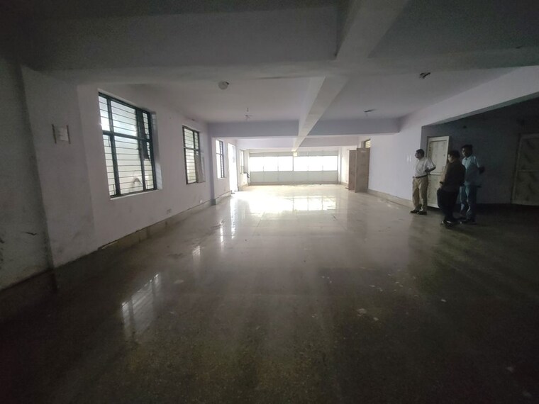 Room, sector 63 Commercial Warehouse 2500 Sq.Ft. In Sector 63 Noida 10611834