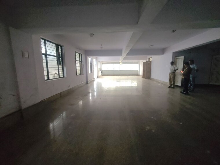 Room, sector 63 Commercial Warehouse 2500 Sq.Ft. In Sector 63 Noida 10611834