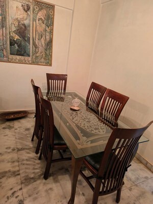 Team Area in 2 BHK Apartment at Santacruz West – for Rent