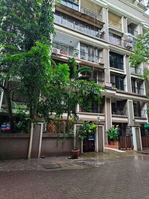 2 BHK Apartment – Exterior View View at Santacruz West - for Rent