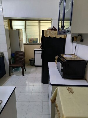 Room in 2 BHK Apartment at Santacruz West – for Rent