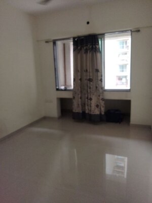 Room in 2 BHK Apartment at Lokhandwala Octacrest, Kandivali East – for Sale