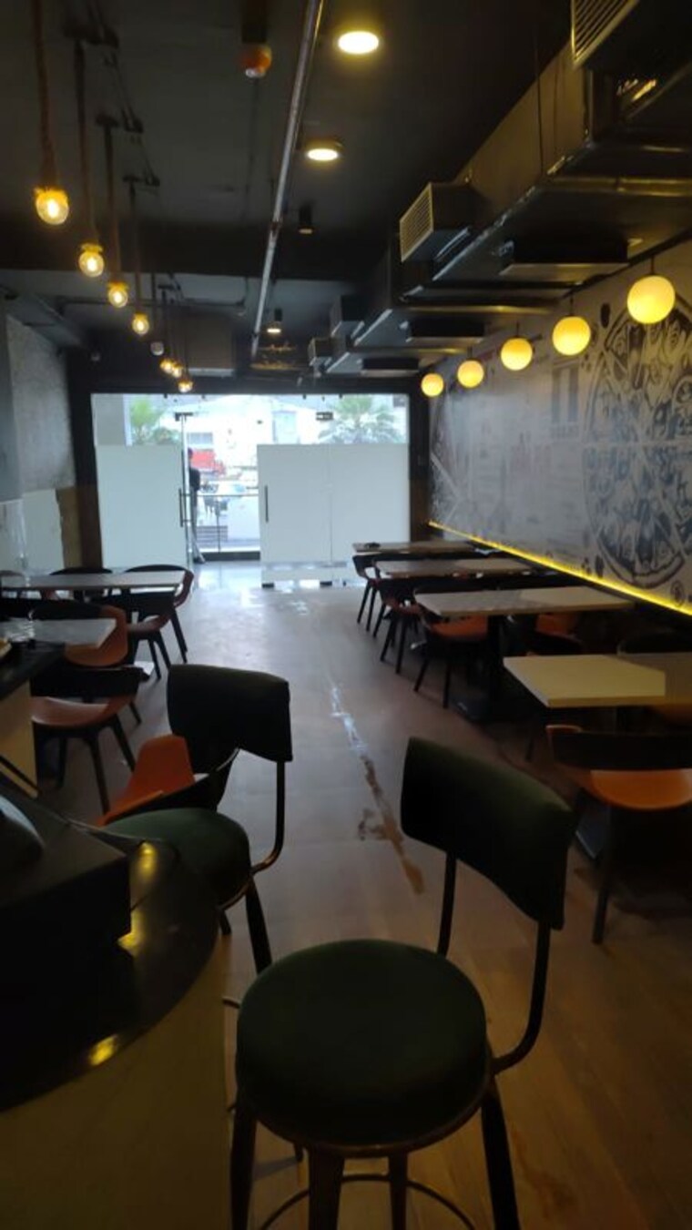 Team Area, ambala highway Commercial Showroom 1000 Sq.Ft. In Ambala Highway Zirakpur 10611861