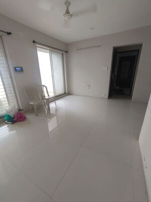 Room in 2 BHK Apartment at Abhinav Pebbles Urbania, Bavdhan – for Rent