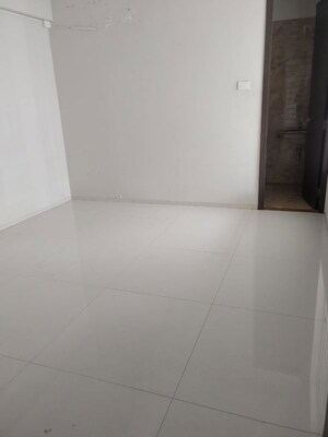 Room in 3 BHK Apartment at Abhinav Pebbles Urbania, Bavdhan – for Rent