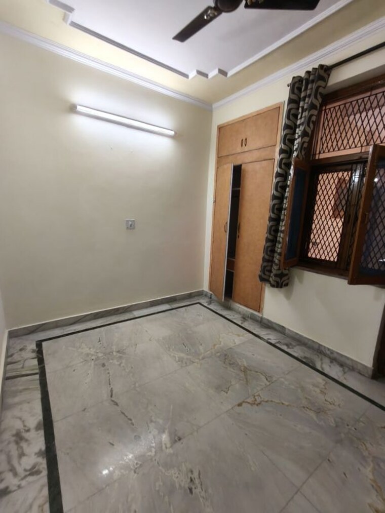 Room, sector 52 2 Bedroom 112 Sq.Mt. Independent House In Sector 52 Noida 10611938
