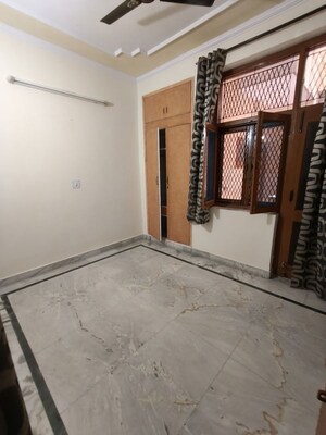 Room in 2 BHK Independent House at Sector 52 – for Rent