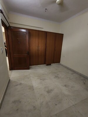 Room in 2 BHK Independent House at Sector 52 – for Rent