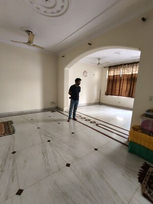 Room in 2 BHK Independent House at Sector 52 – for Rent